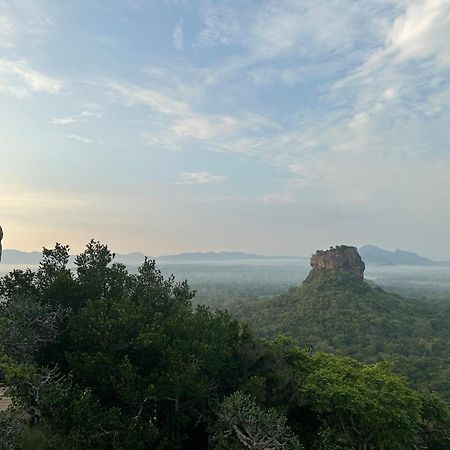 Sigiri Corridor Home Stay Sigiriya Bagian luar foto